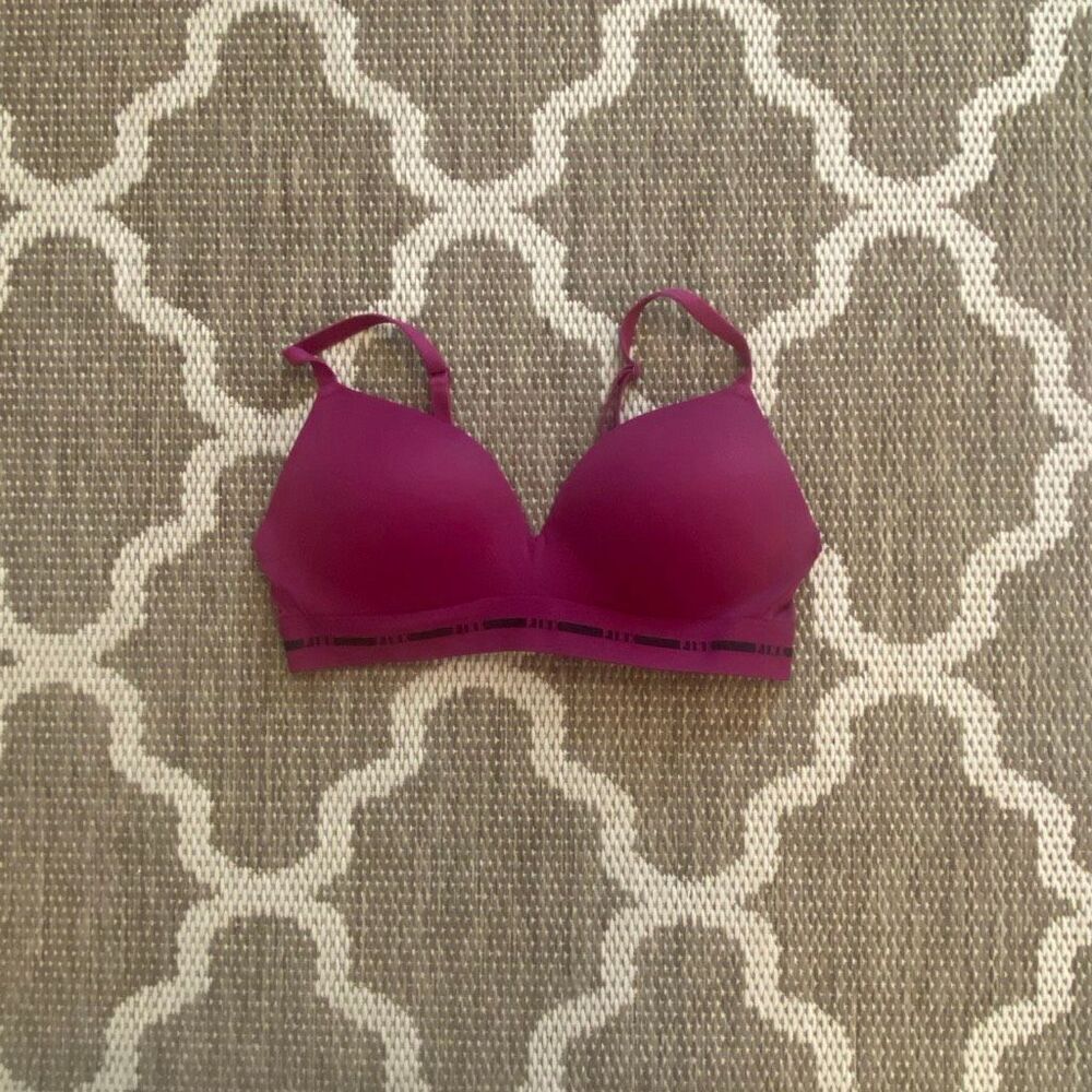 Victoria’s Secret wear everywhere wireless push-up bra, size 38B
